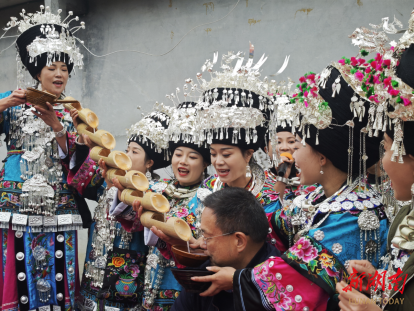 璀璨土家苗寨@湖南日报深度尊龙凯时app平台湘西银饰(图4)