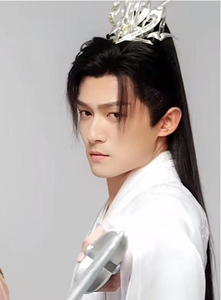 ：斜头歪脑硬演“仙侠美男”心疼这届观众！z6尊龙网站登录入口国产古装剧再现丑男(图6)